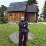 Traduttore letterario con lunga esperienza anche in ambito commerciale si offre per assistenza e ripetizioni su lettura, corretta pronuncia e tecnica di traduzione a studenti, professionisti, commercianti in difficoltà